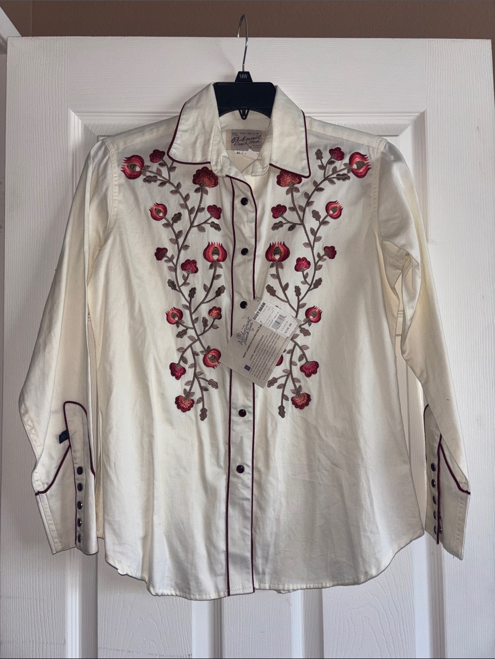 Rockmount Ranch Wear embroidered button up long sleeve.